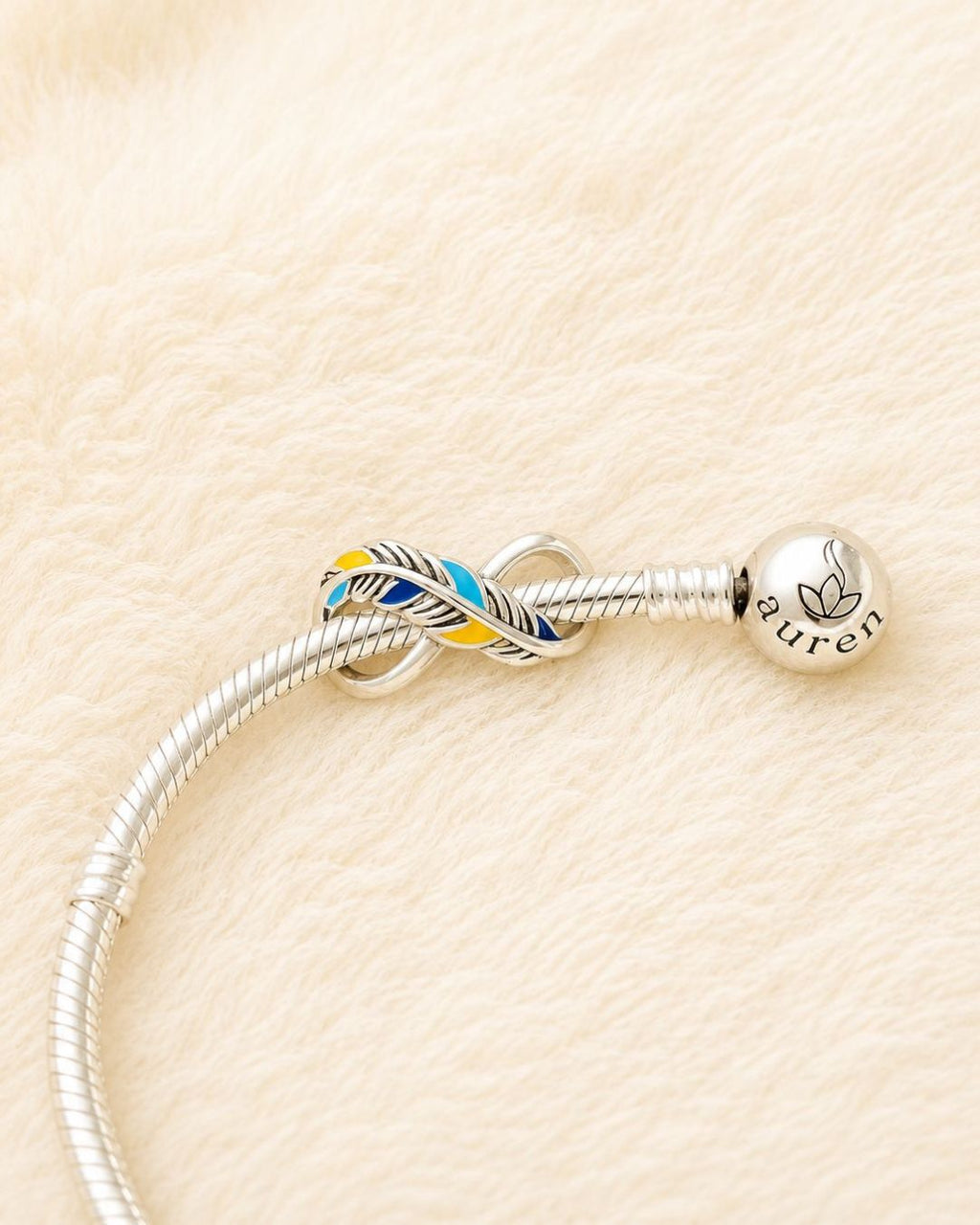 Nova Twist Charm