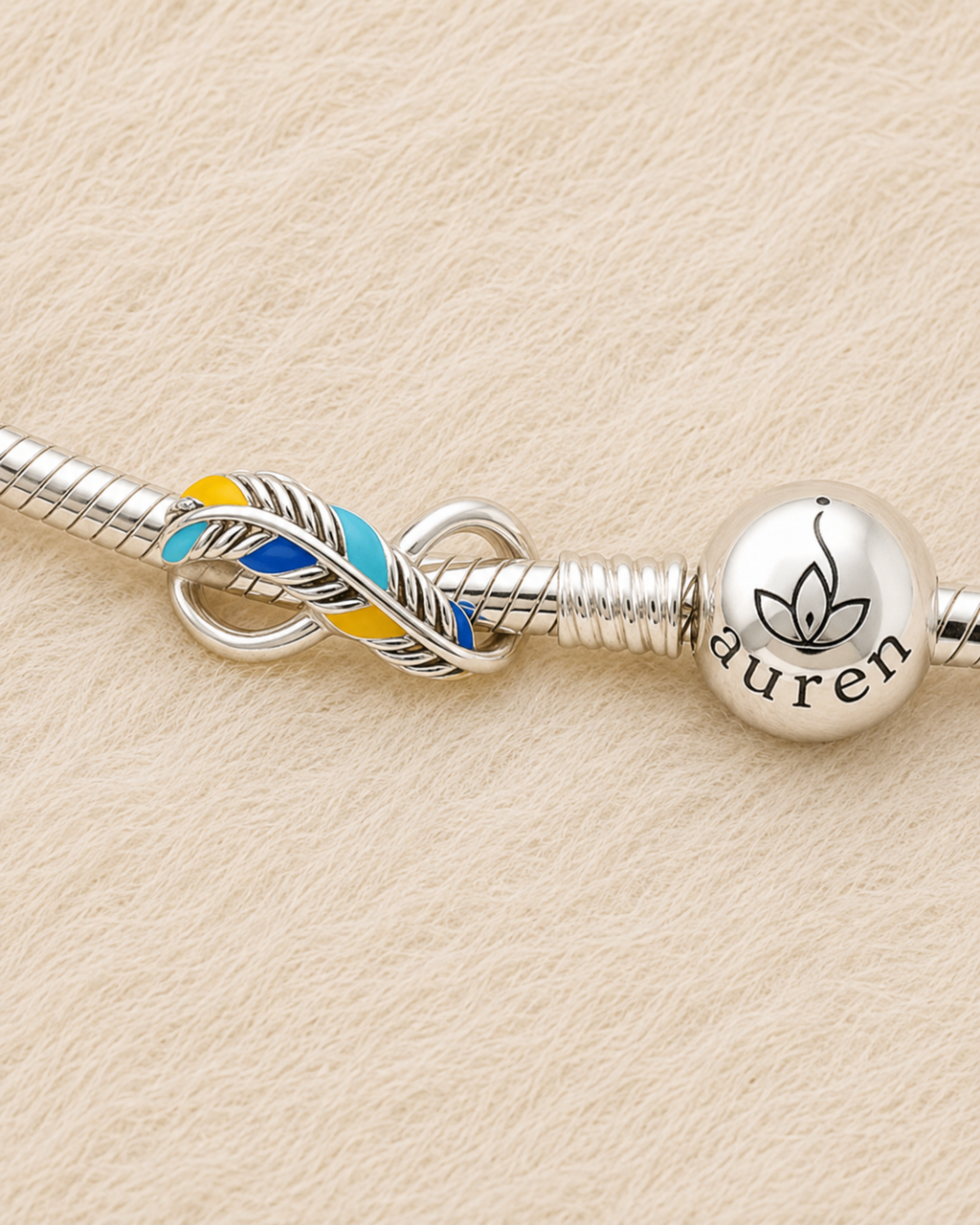 Nova Twist Charm