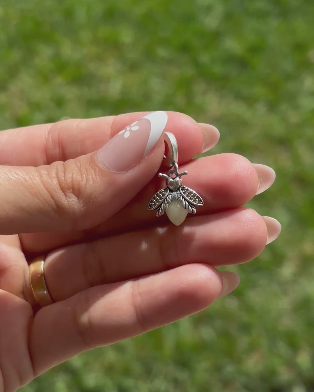 Sweet Bee Charm